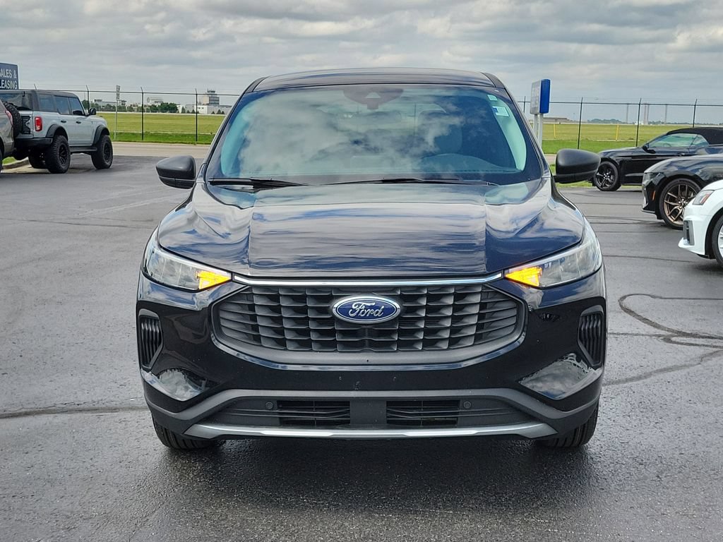 Certified 2023 Ford Escape Active AWD/4WD image 2