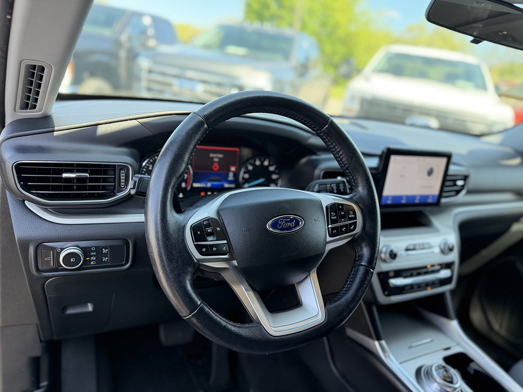 Certified 2021 Ford Explorer XLT w/ Equipment Group 202A AWD/4WD image 15