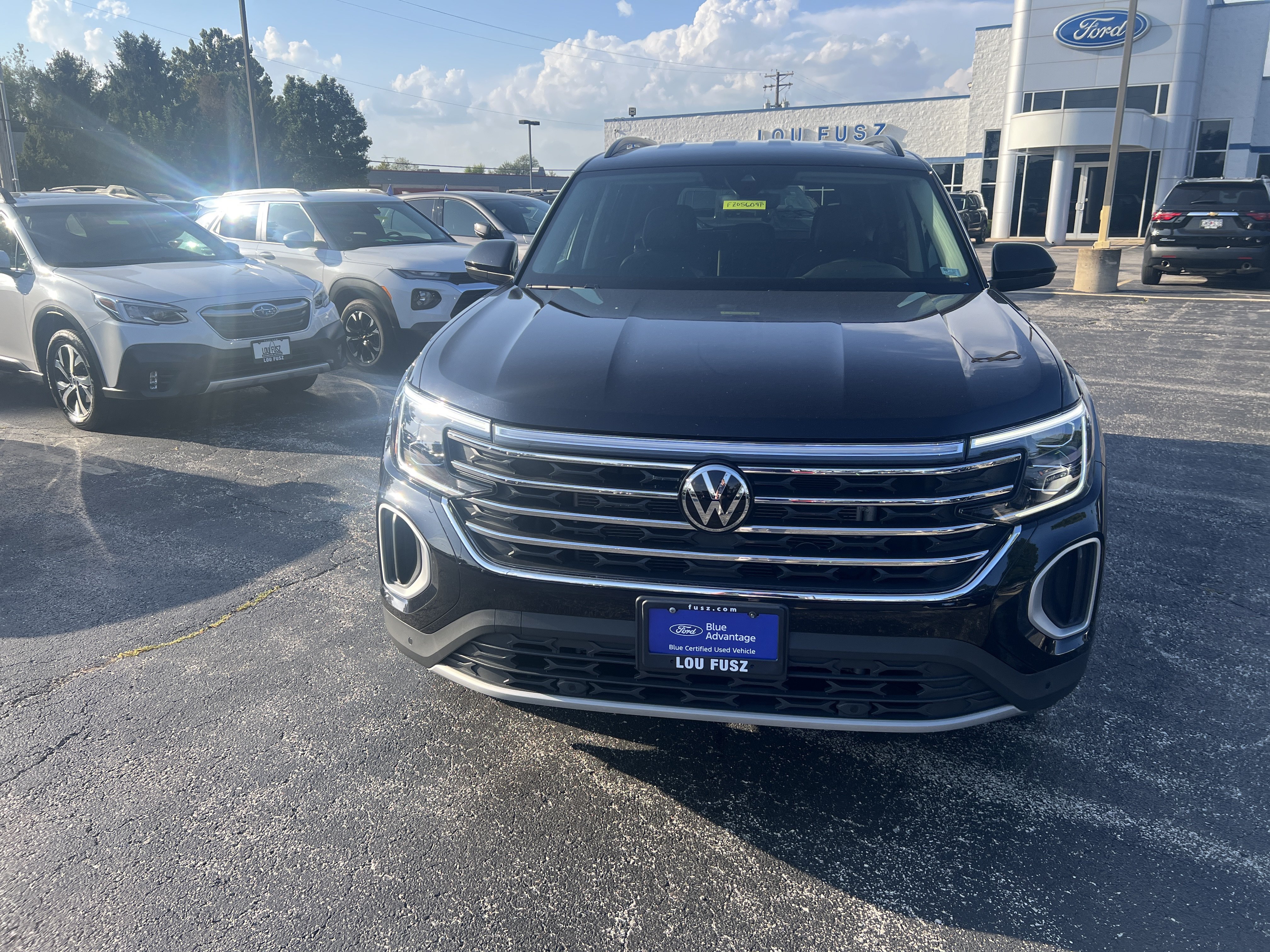 Used 2025 Volkswagen Atlas SE FWD image 3