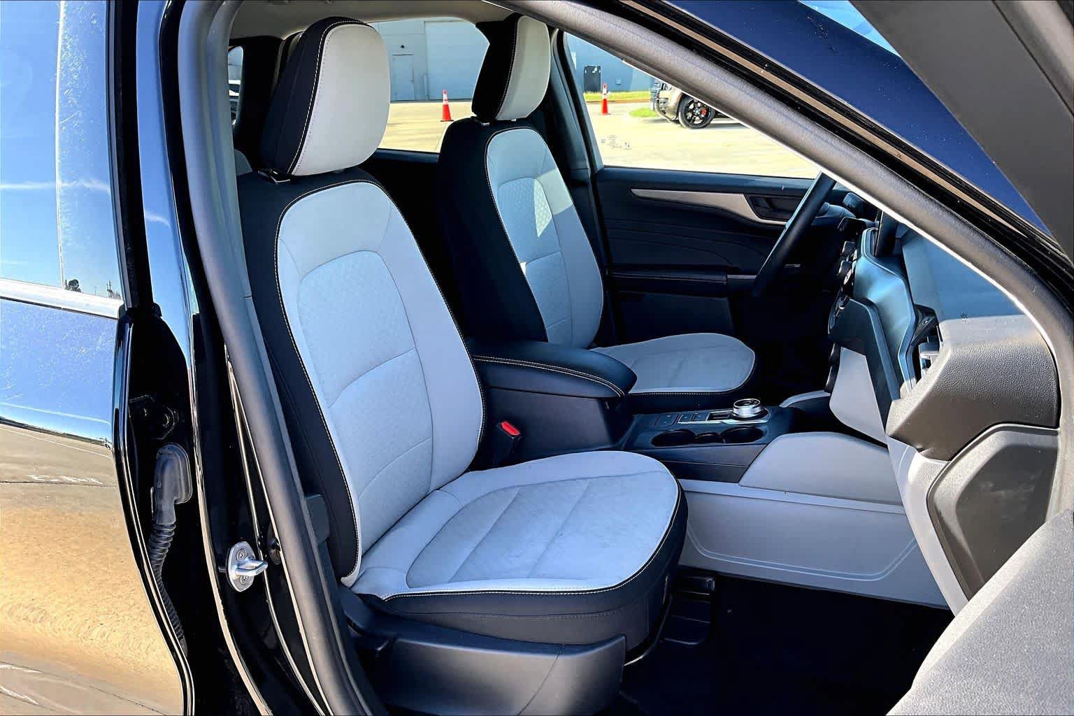 Certified 2025 Ford Escape Active AWD/4WD image 16