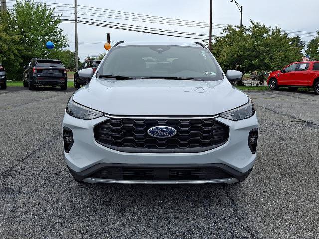 Certified 2025 Ford Escape ST-Line Select AWD/4WD image 2