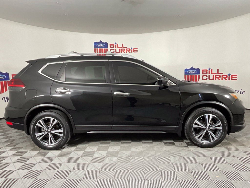 Used 2019 Nissan Rogue SV w/ Premium Package FWD image 2