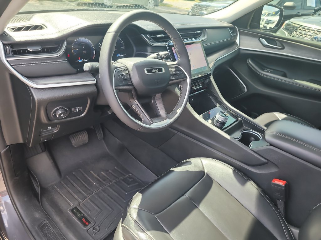 Used 2024 Jeep Grand Cherokee L Limited w/ Black Appearance Package RWD image 18