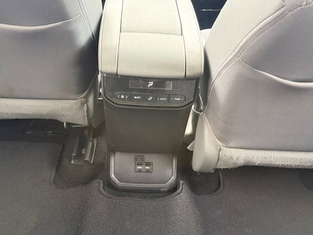 Used 2021 Toyota Highlander LE FWD image 9