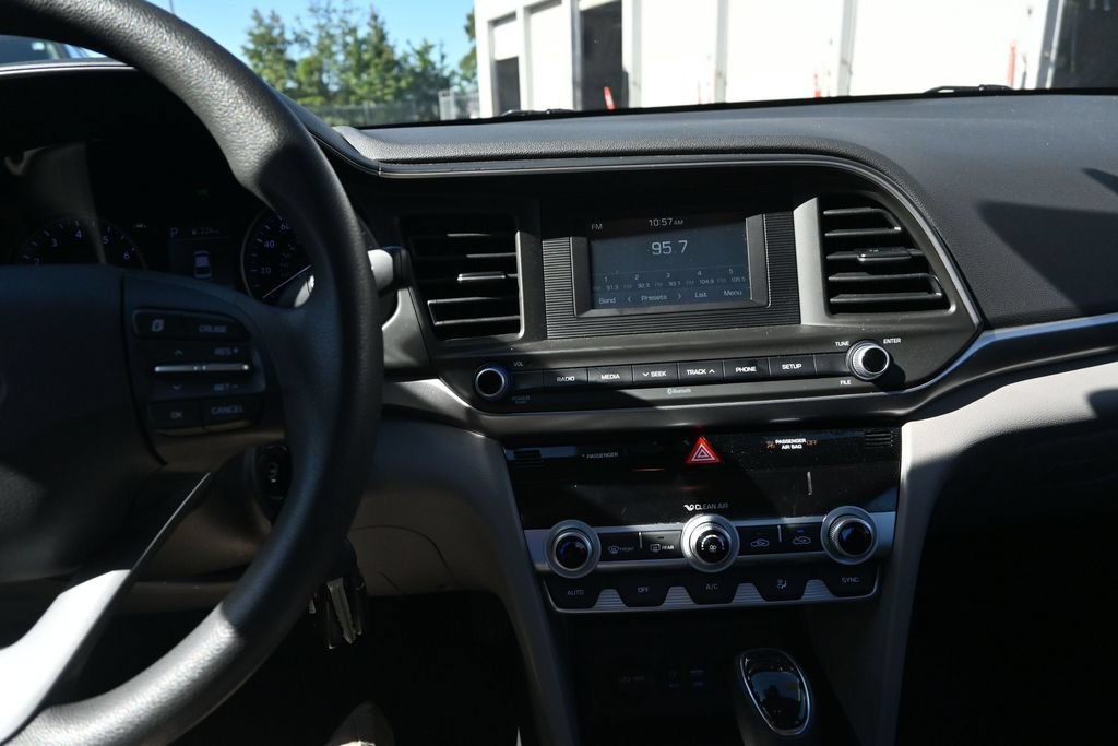 Used 2020 Hyundai Elantra SE FWD image 34