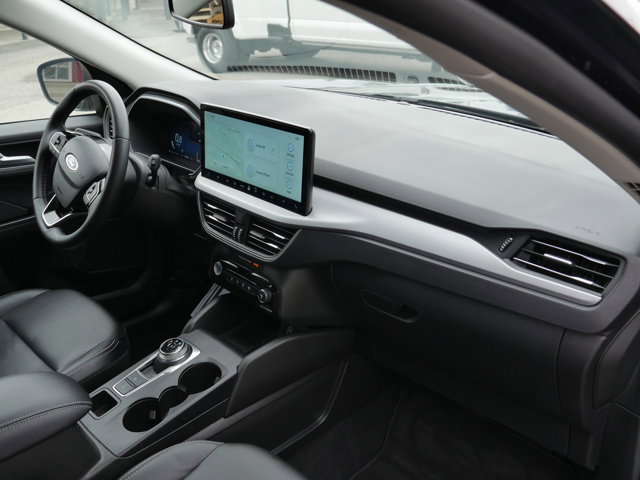 Certified 2025 Ford Escape Platinum AWD/4WD image 28