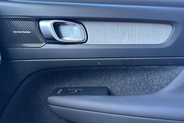 Used 2023 Volvo XC40 B5 Ultimate w/ Protection Package Premier image 11