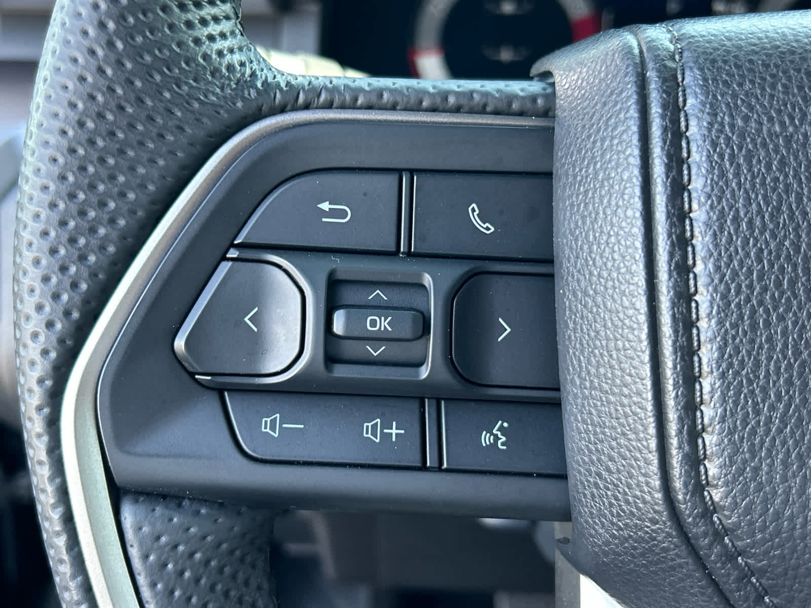 Used 2025 Toyota Tacoma TRD Off-Road image 33