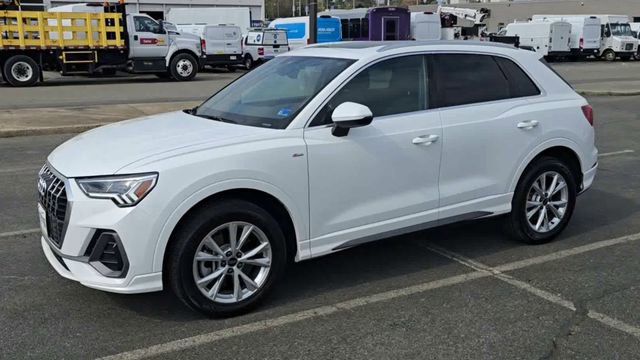 Used 2024 Audi Q3 2.0T Premium image 2