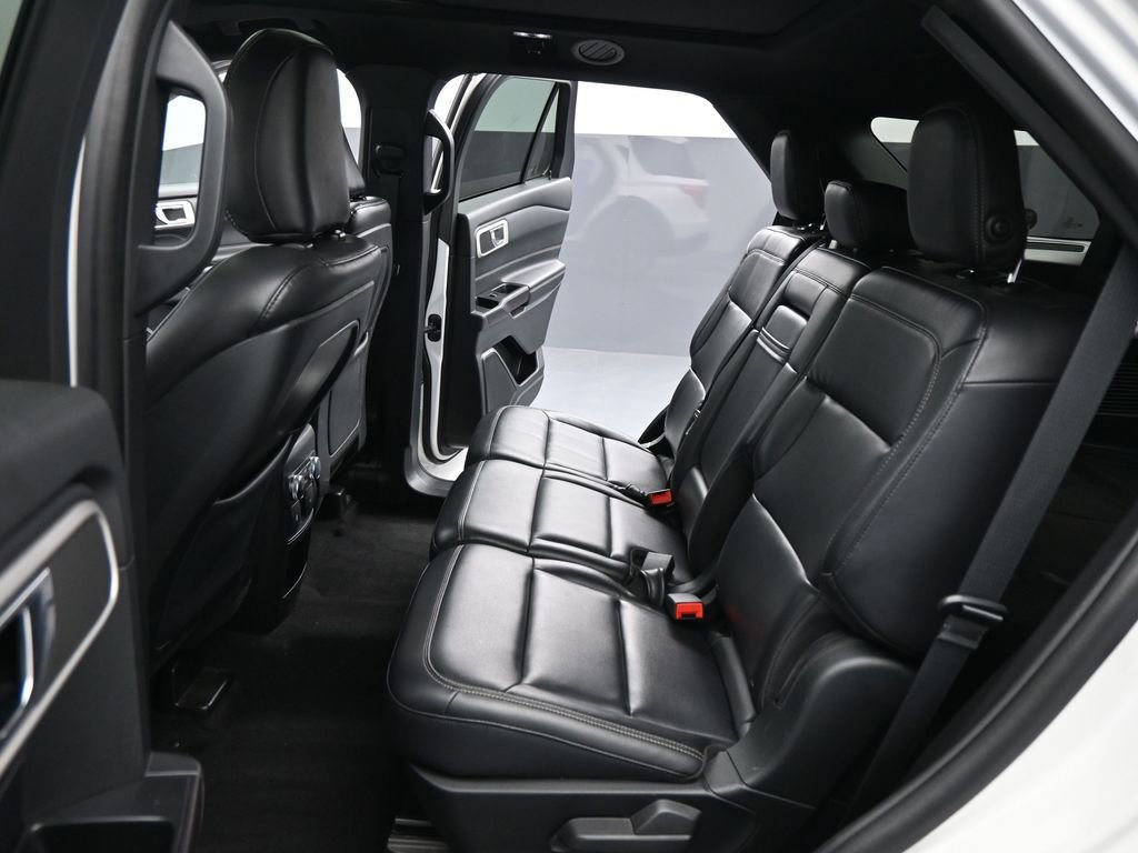 Certified 2020 Ford Explorer XLT w/ Equipment Group 202A image 46