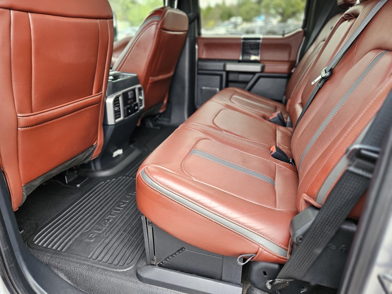 Certified 2022 Ford F250 Platinum w/ FX4 Off-Road Package image 18