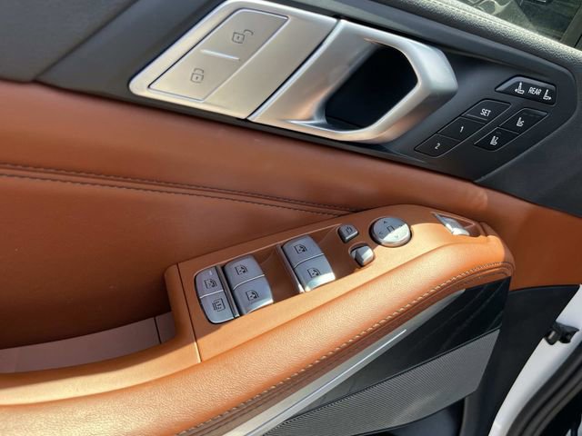 Used 2021 BMW X7 M50i AWD/4WD image 36