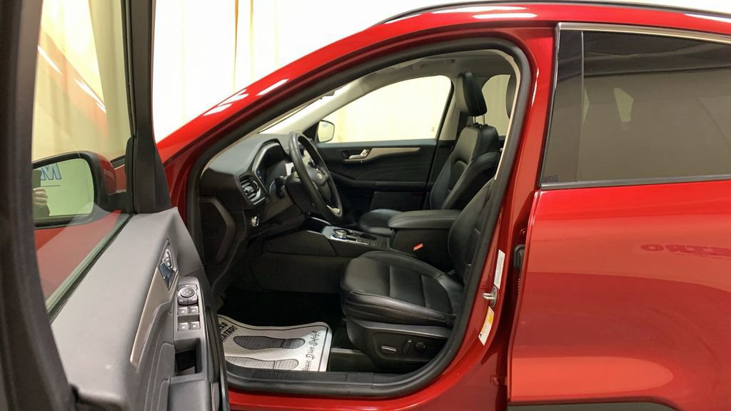 Certified 2022 Ford Escape SEL image 31