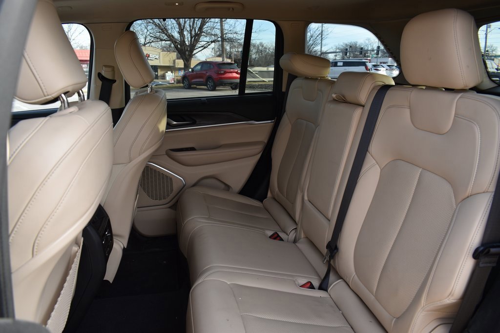 Used 2022 Jeep Grand Cherokee Limited w/ Luxury Tech Group II image 7