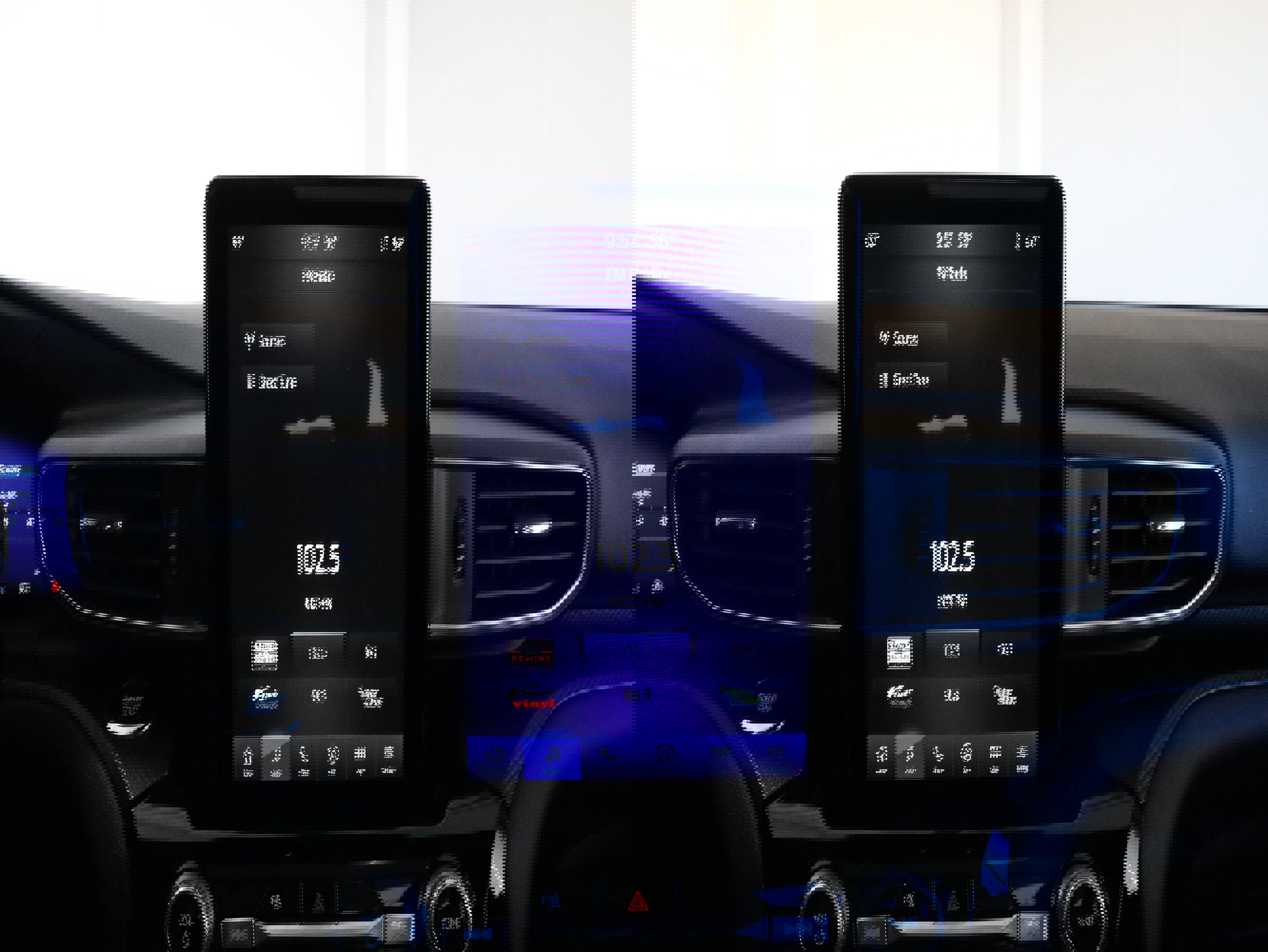 Certified 2024 Ford Explorer ST w/ Equipment Group 401A image 27