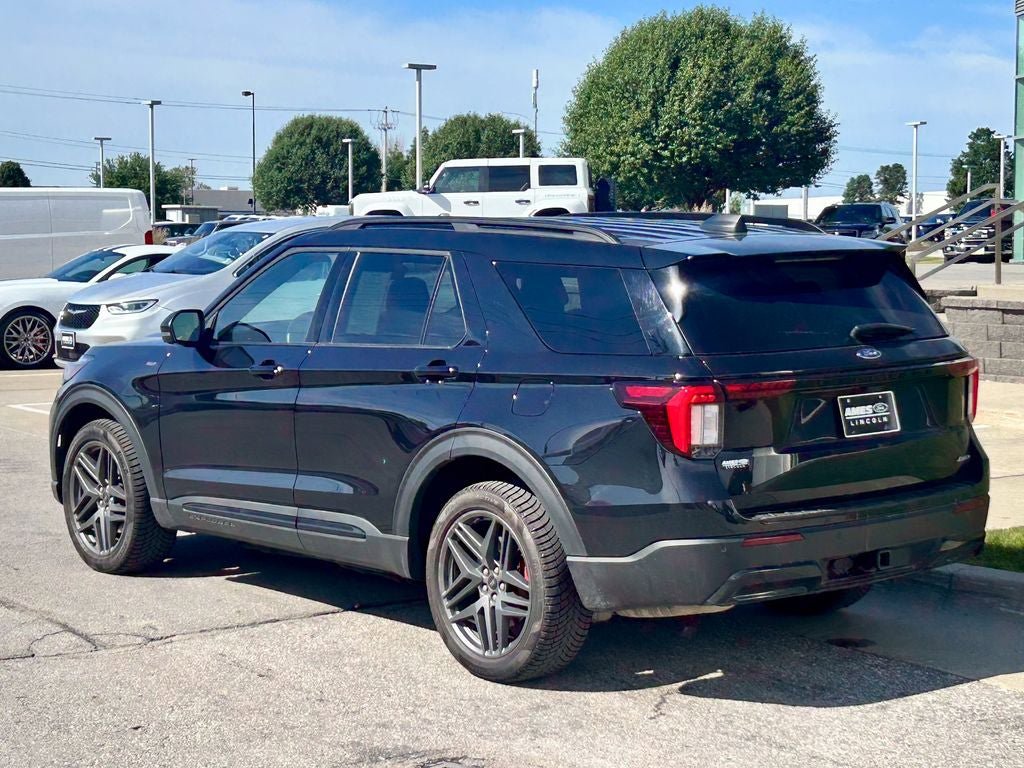 Certified 2025 Ford Explorer ST-Line w/ ST-Line Street Pack AWD/4WD image 4