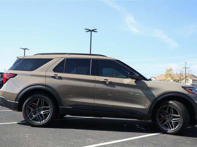 Certified 2026 Ford Explorer ST AWD/4WD image 9