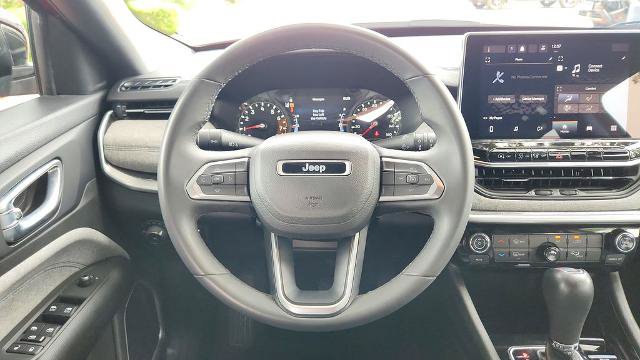 Used 2024 Jeep Compass Latitude AWD/4WD image 24