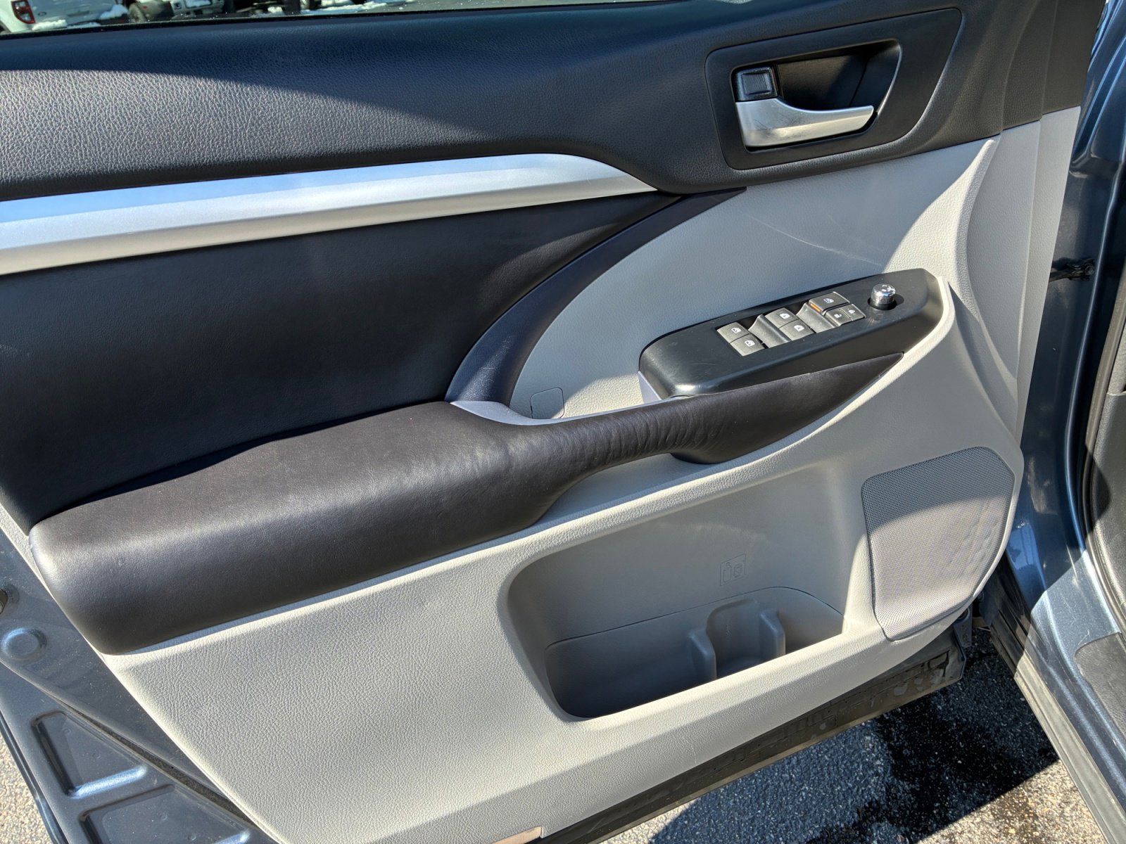 Used 2018 Toyota Highlander XLE image 13