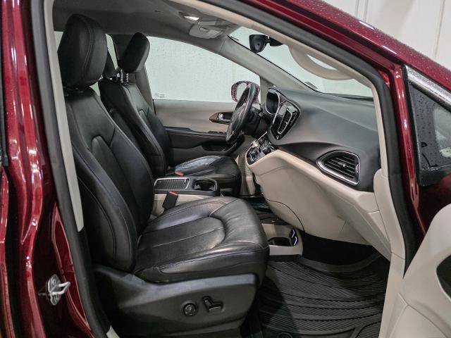 Used 2018 Chrysler Pacifica Touring-L Plus w/ Advanced Safetytec Group FWD image 21