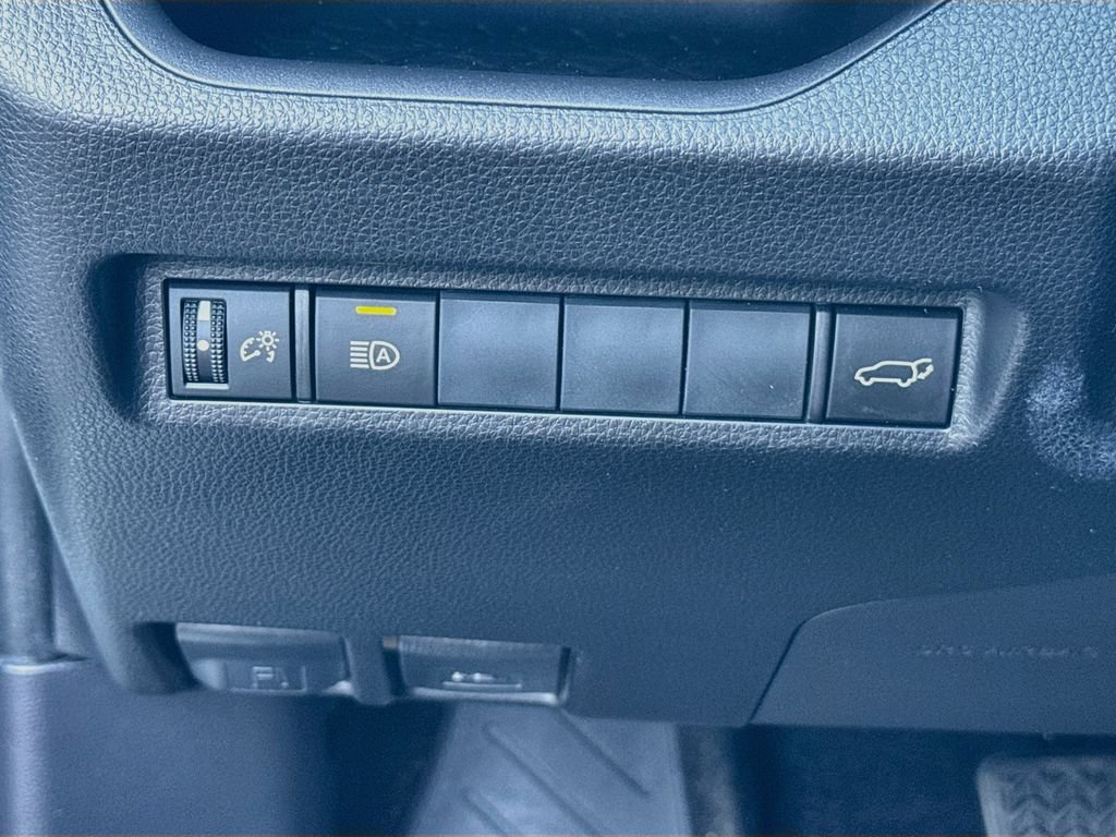 Used 2019 Toyota RAV4 XLE w/ Convenience Package FWD image 10
