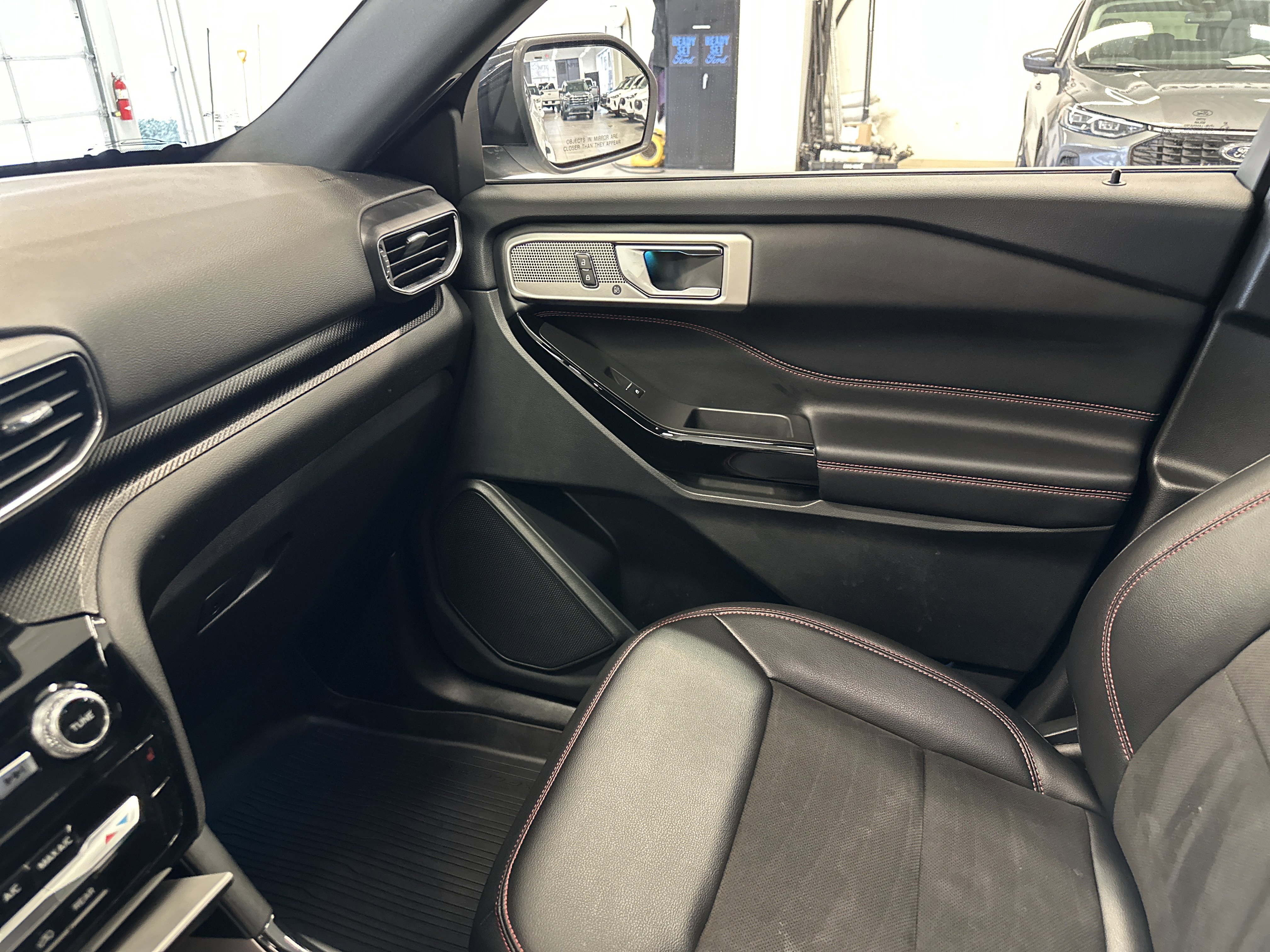 Certified 2023 Ford Explorer ST-Line w/ Class IV Trailer Tow Package image 28