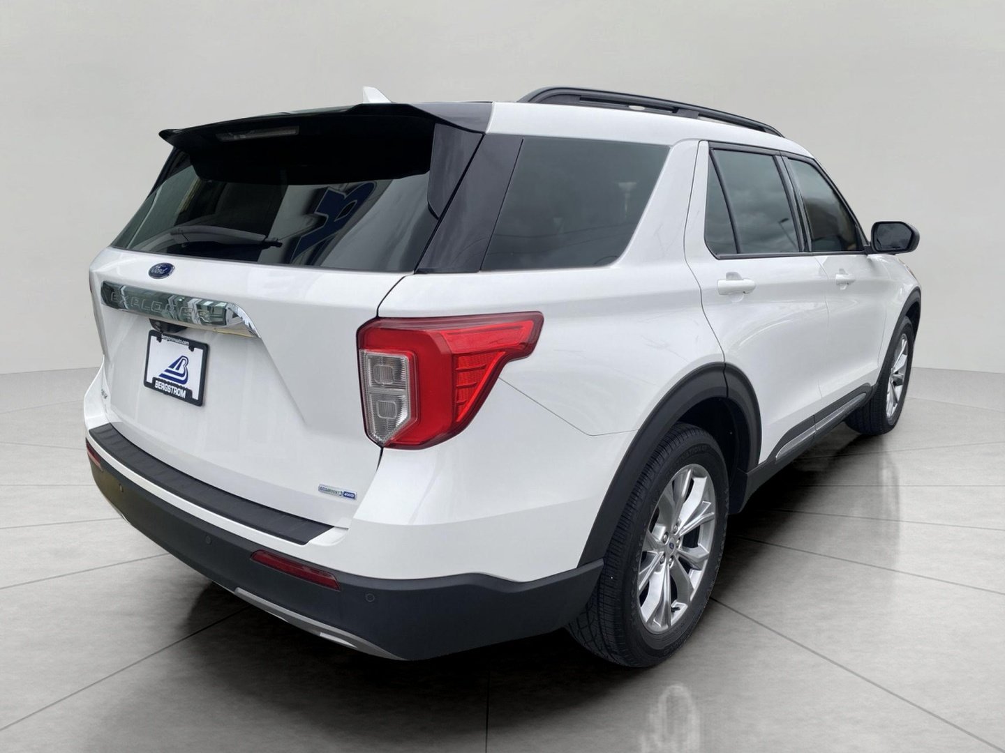 Certified 2020 Ford Explorer XLT w/ Equipment Group 202A AWD/4WD image 8