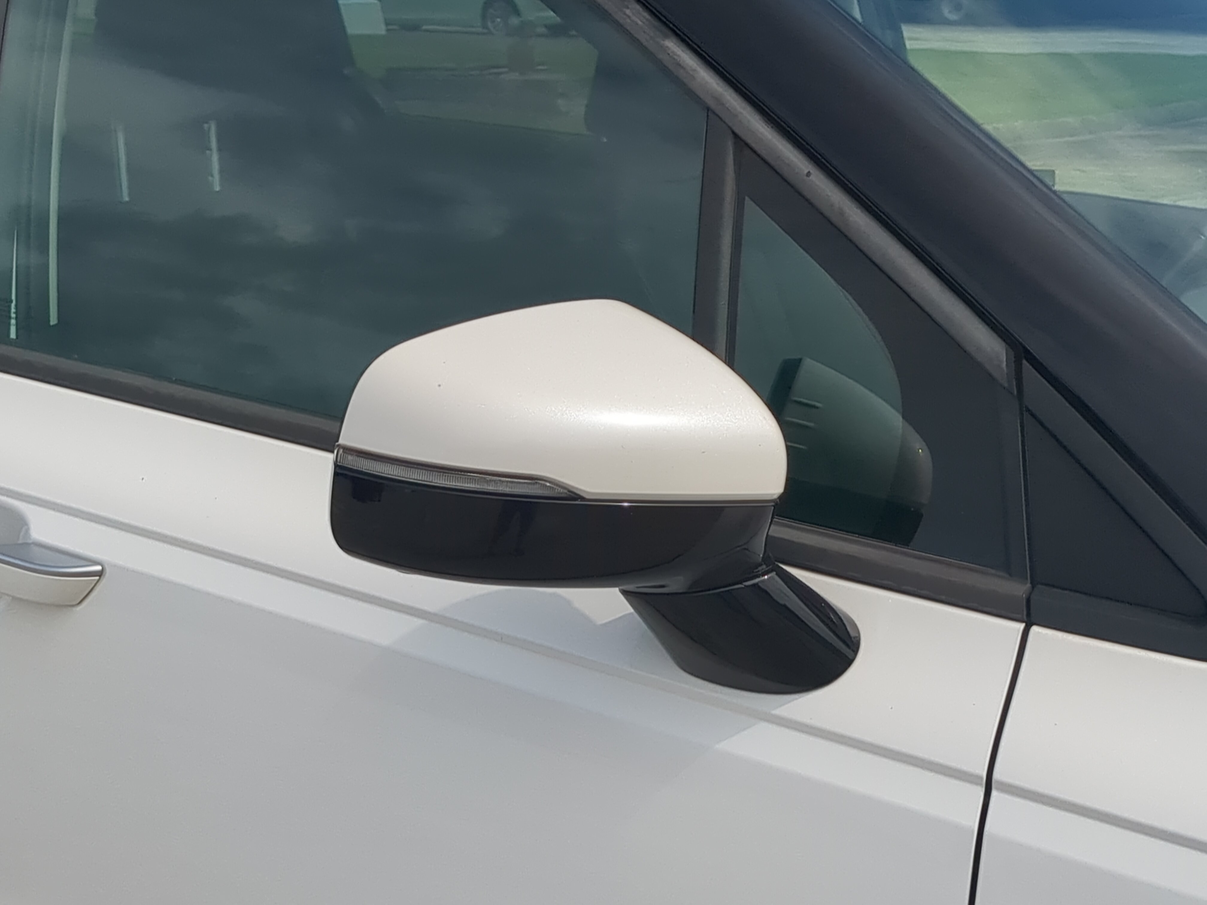 Used 2023 Kia Carnival EX FWD image 10