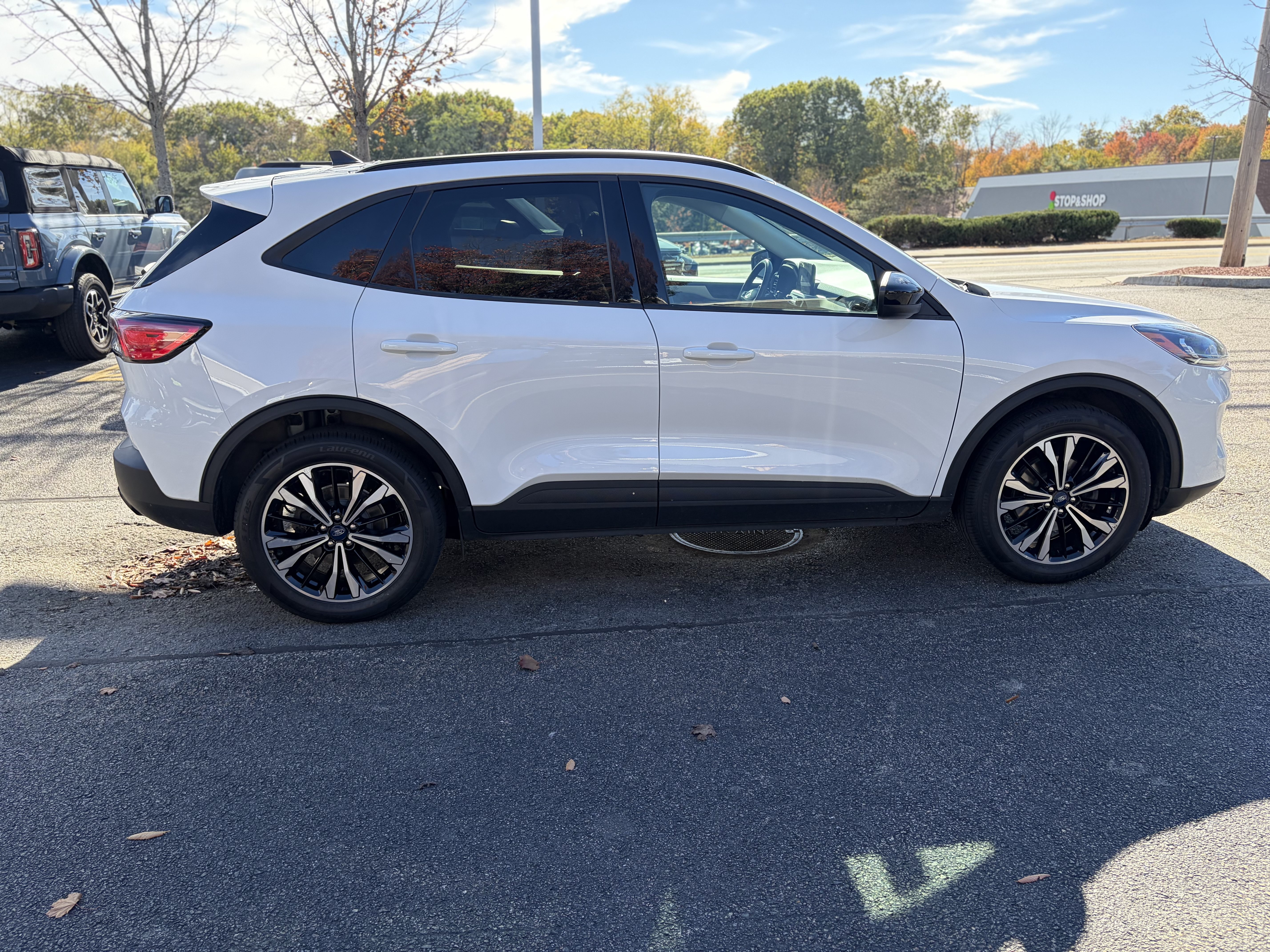 Certified 2022 Ford Escape SE w/ SE Sport Appearance Package AWD/4WD image 4