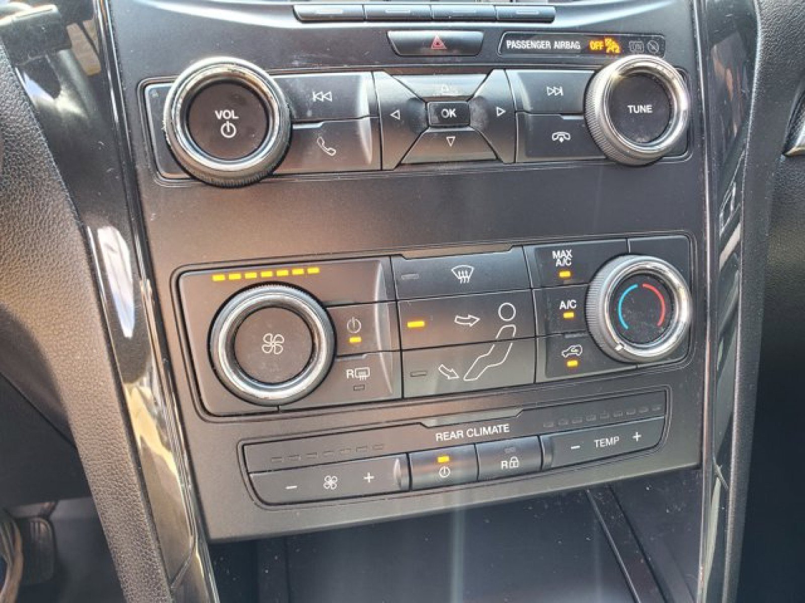Certified 2018 Ford Explorer XLT FWD image 23