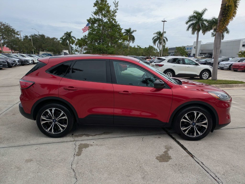 Certified 2021 Ford Escape SE w/ SE Sport Appearance Package FWD image 3