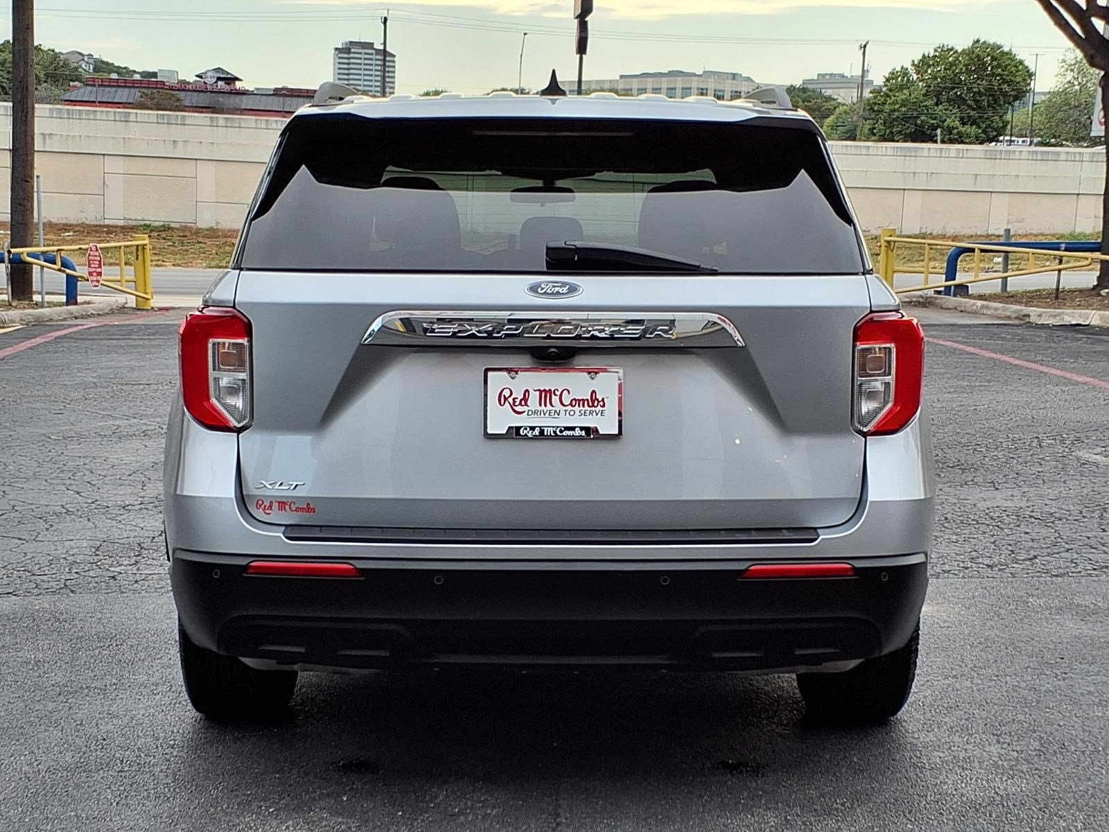 Certified 2024 Ford Explorer XLT RWD image 7