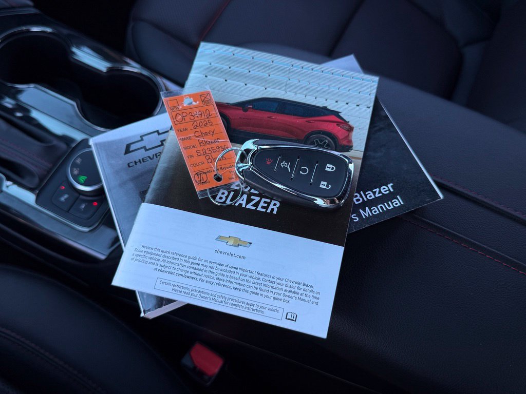 Used 2025 Chevrolet Blazer RS FWD image 3
