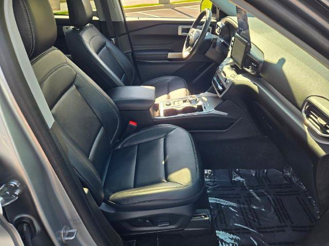 Certified 2023 Ford Explorer XLT w/ Equipment Group 202A AWD/4WD image 7