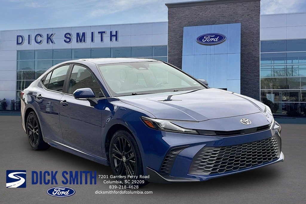 Used 2025 Toyota Camry SE FWD image 3