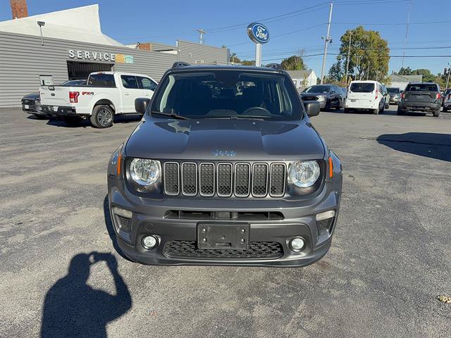 Used 2023 Jeep Renegade Latitude w/ Premium Group AWD/4WD image 5