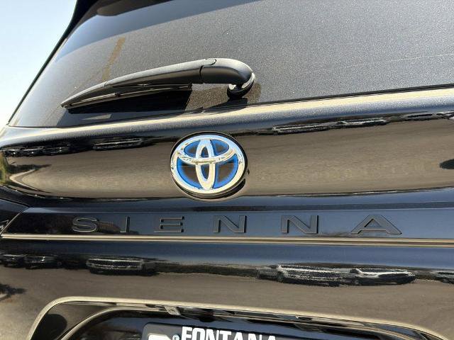 Used 2024 Toyota Sienna XLE w/ XLE Plus Package FWD image 9