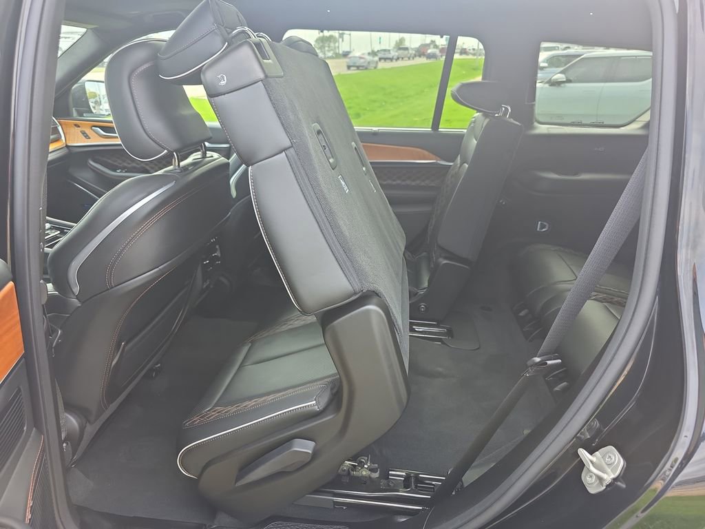 Used 2024 Jeep Grand Cherokee L Summit AWD/4WD image 44