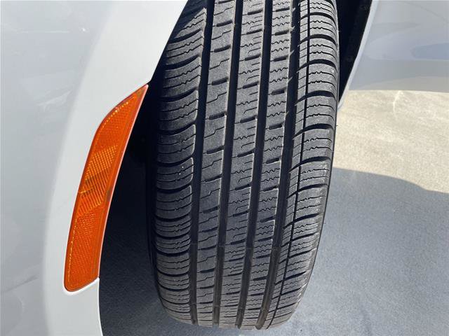 Used 2024 Chrysler Pacifica Touring-L FWD image 11