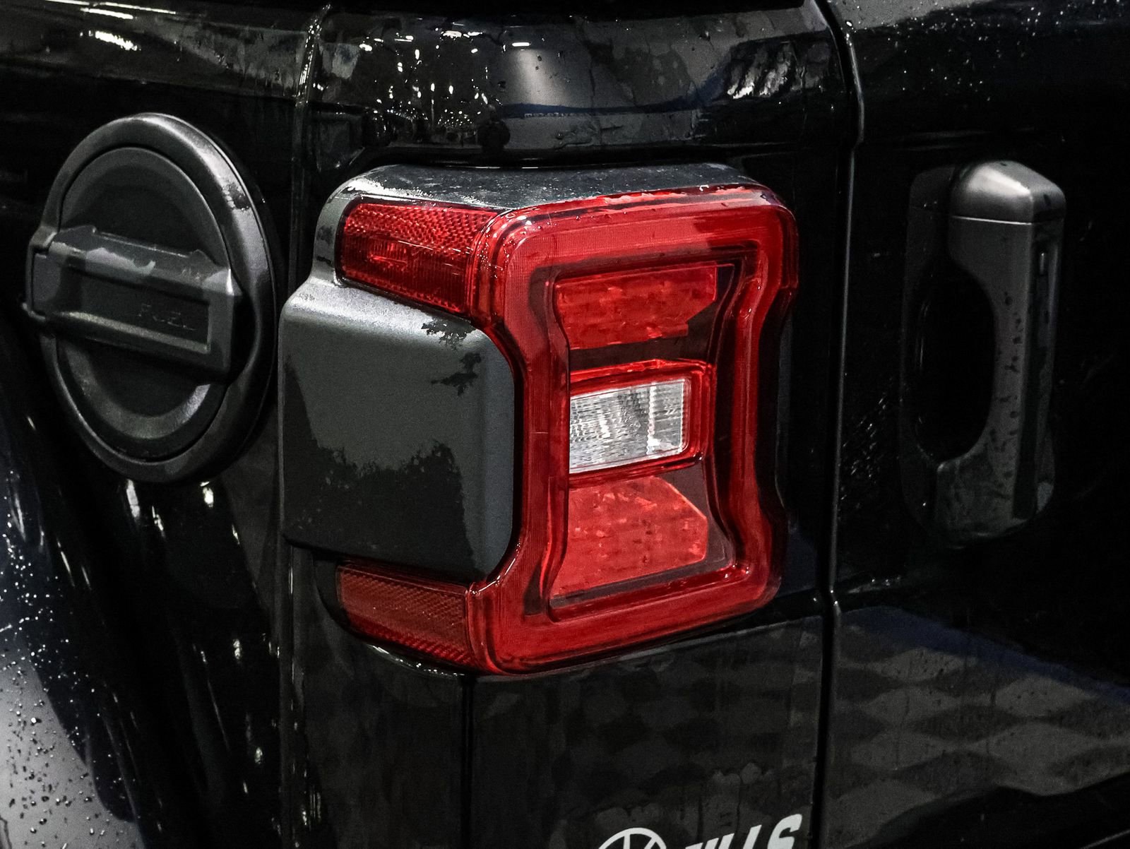 Used 2022 Jeep Wrangler Unlimited Rubicon w/ Cold Weather Group image 14