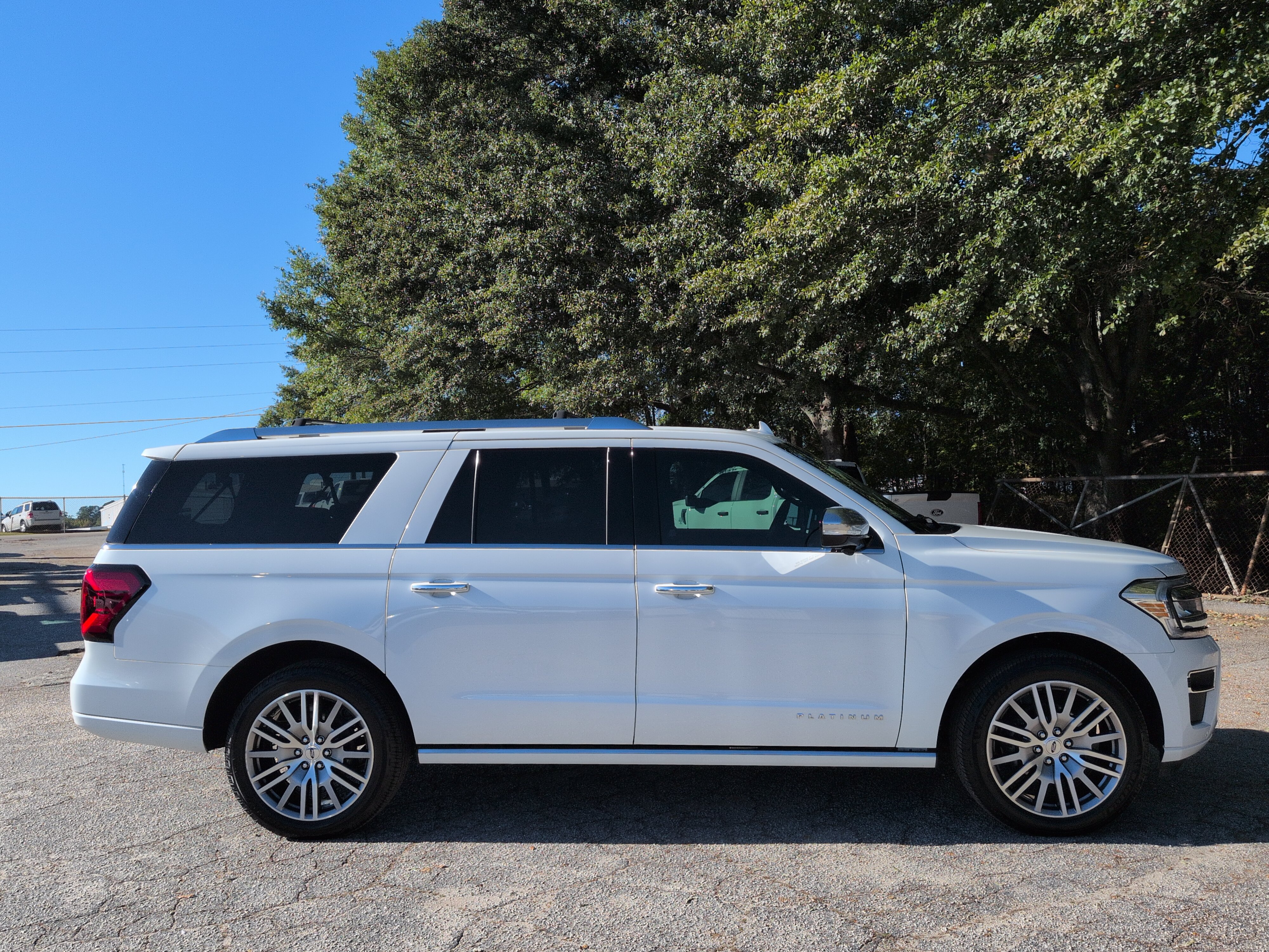 Certified 2022 Ford Expedition Max Platinum AWD/4WD image 2