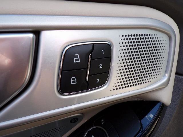 Certified 2022 Ford Explorer Platinum w/ Technology Package image 18