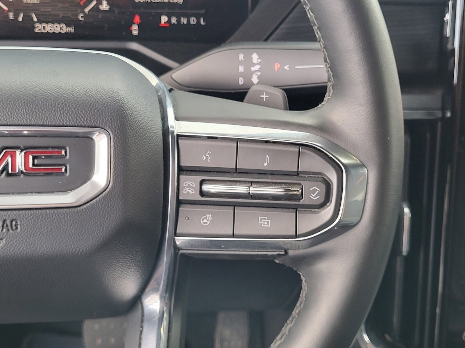 Used 2025 GMC Acadia Elevation FWD image 25