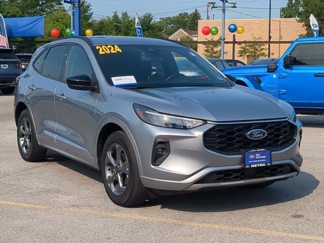 Certified 2024 Ford Escape ST-Line Select AWD/4WD image 2