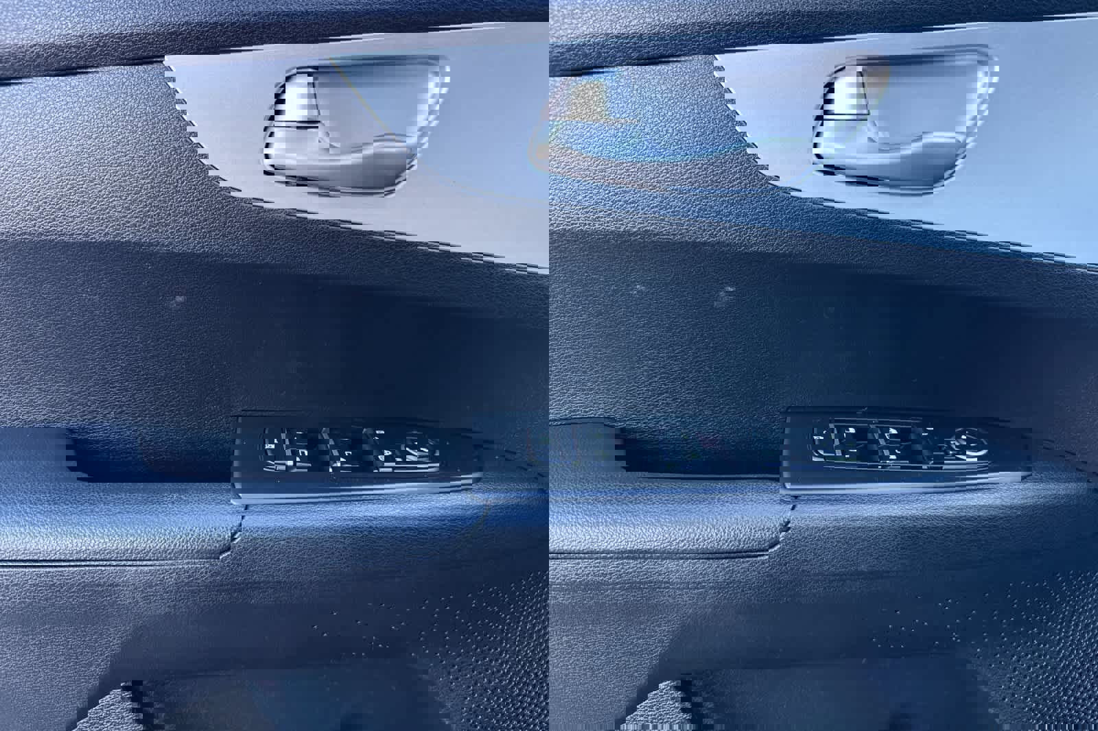 Used 2023 Kia Forte LXS w/ LXS Technology Package image 12