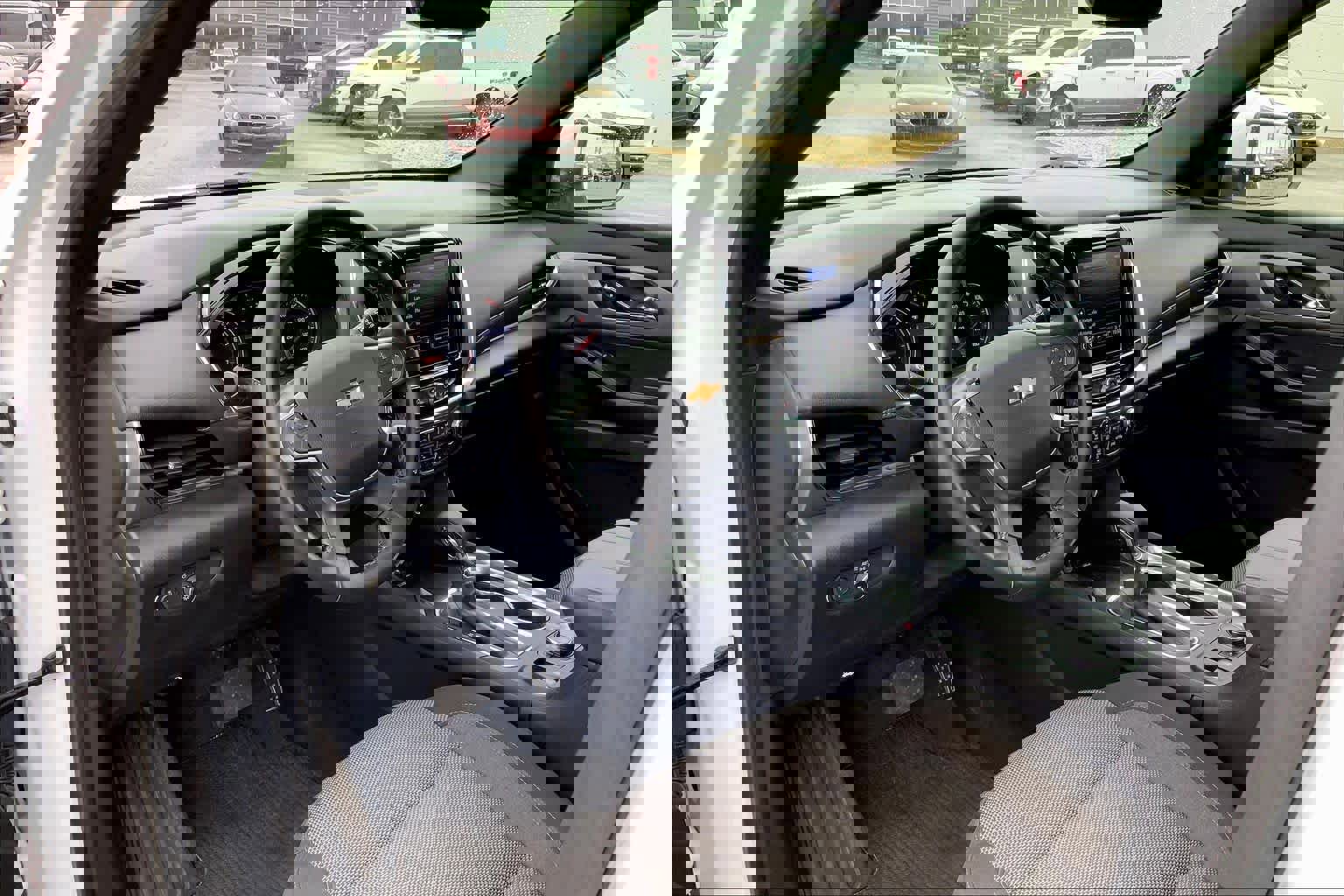 Used 2023 Chevrolet Traverse LT w/ Rear Camera Mirror Package image 17