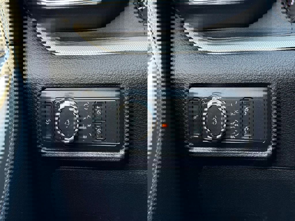 Certified 2022 Ford Explorer XLT w/ Equipment Group 202A image 33