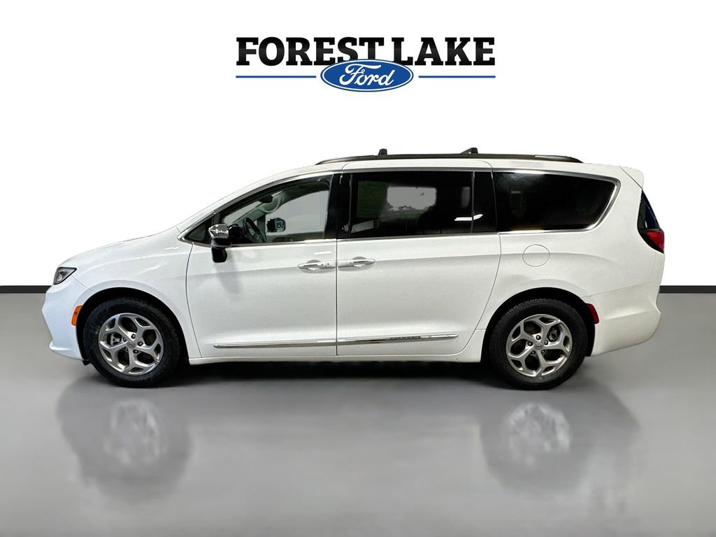 Used 2023 Chrysler Pacifica Limited FWD image 4