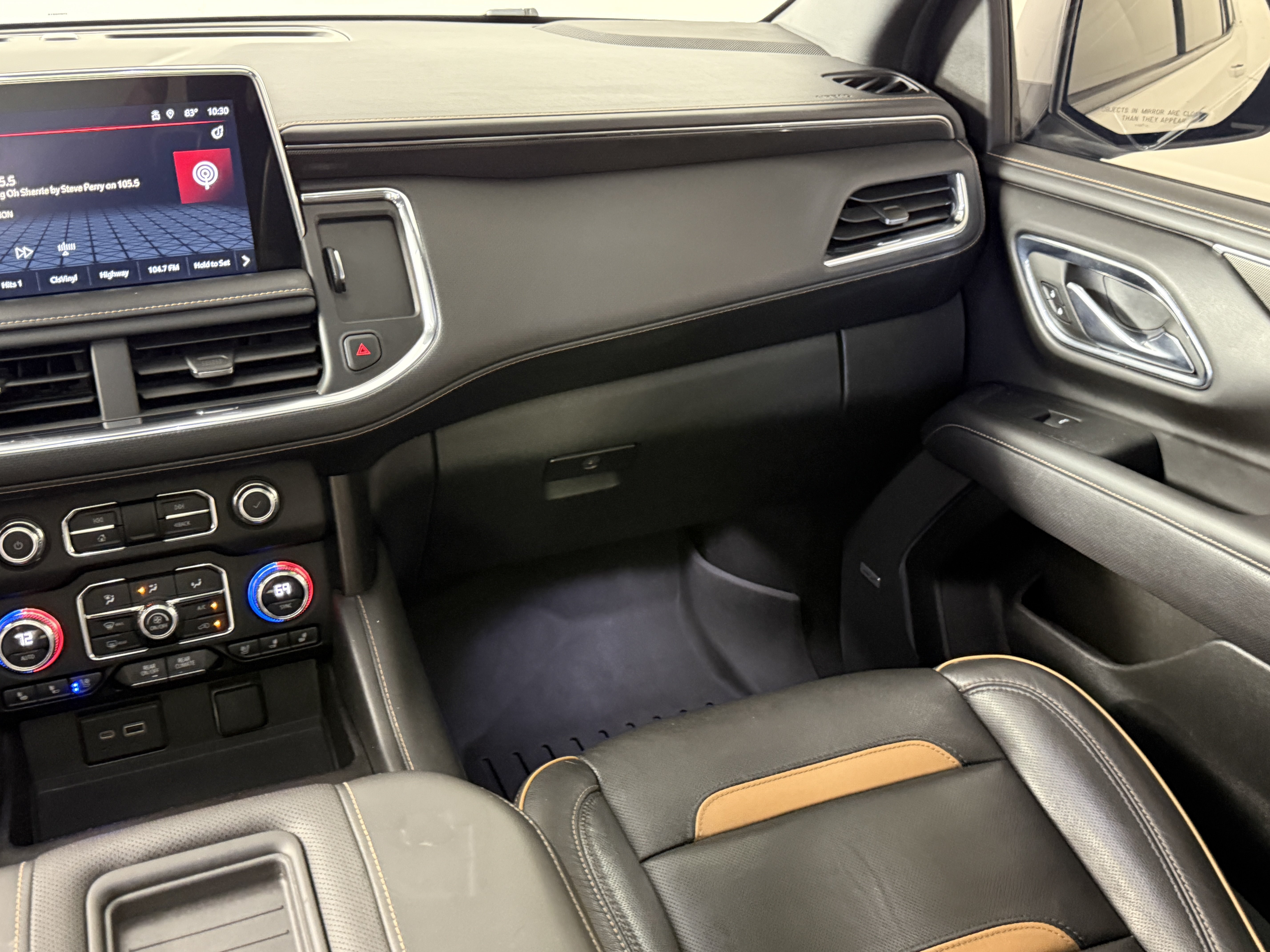 Used 2023 GMC Yukon AT4 w/ AT4 Premium Package AWD/4WD image 12