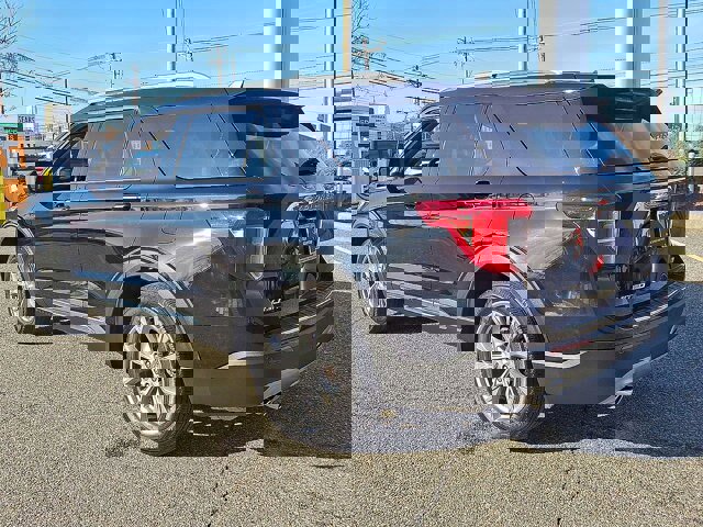 Certified 2021 Ford Explorer Limited w/ Equipment Group 301A image 4